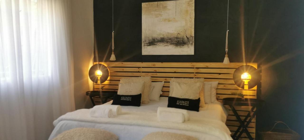 Exquisite Private Luxury Suite With King Bed At Bokmakierie Villas Виндхук Экстерьер фото