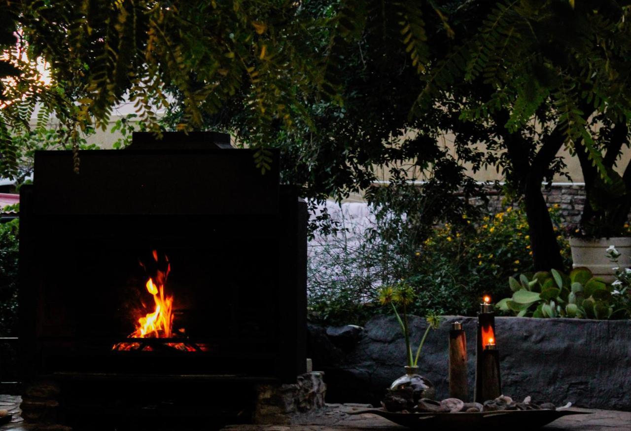 Exquisite Private Luxury Suite With King Bed At Bokmakierie Villas Виндхук Экстерьер фото