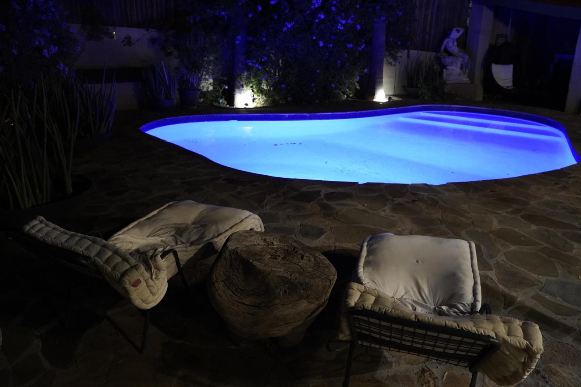 Exquisite Private Luxury Suite With King Bed At Bokmakierie Villas Виндхук Экстерьер фото